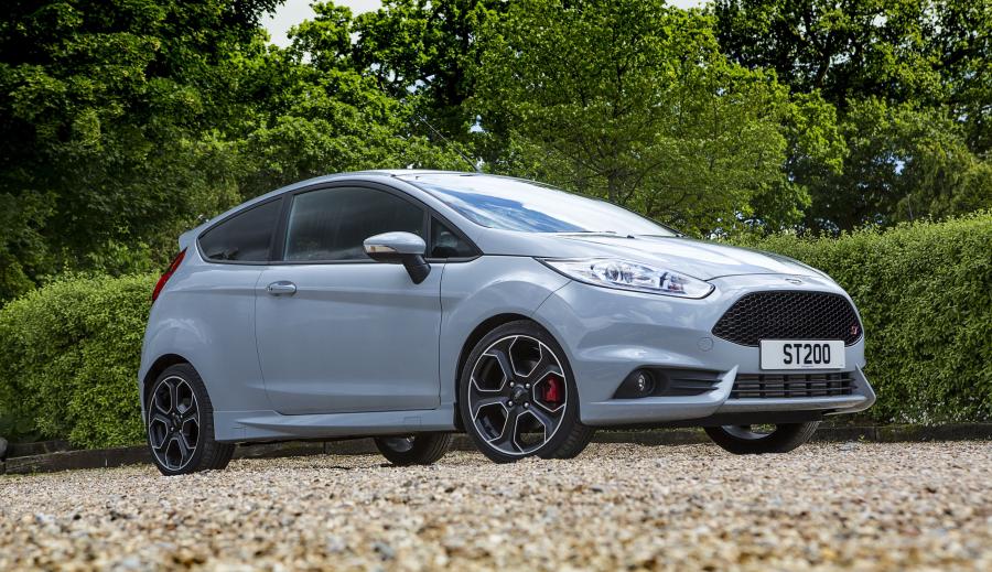  Ford Fiesta ST200 2016 года  (UK) (фото 15 из 31)